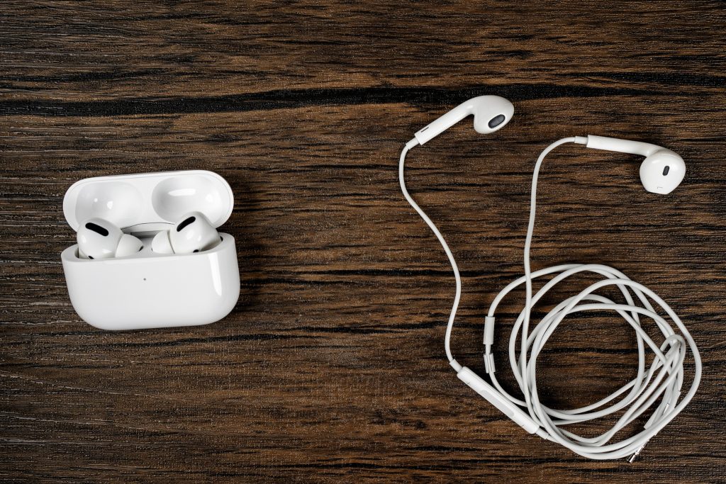 wireless vs wired Headphones
