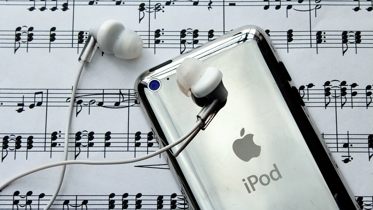 Image of the iconic apple gadget, ipod